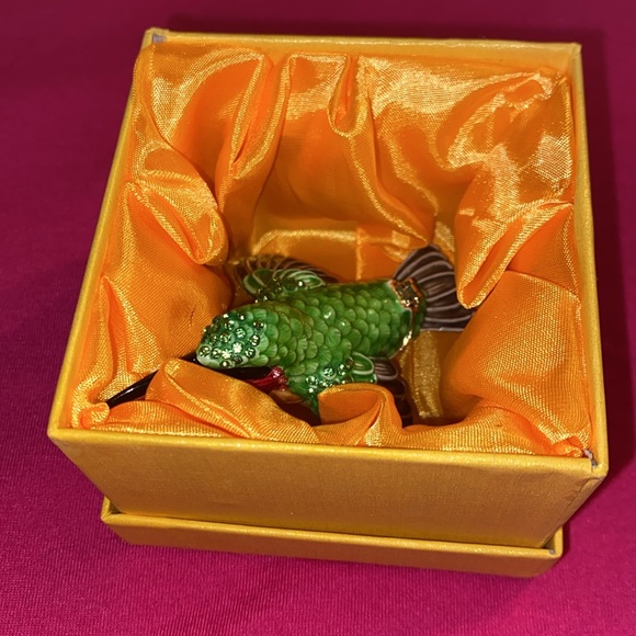 Beautiful Enameled Hummingbird Figurine - Picture 6 of 6
